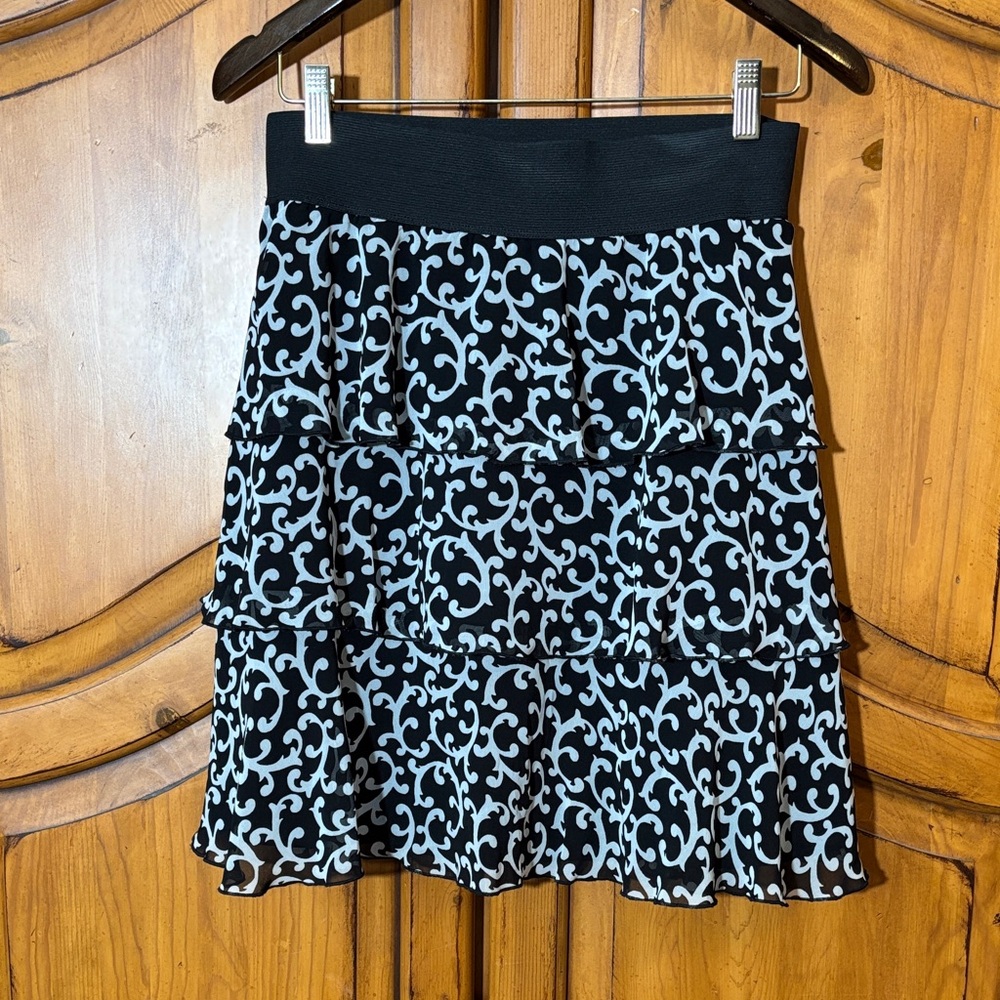 WHBM Elegant Black and White Patterned Skirt, Size S.
